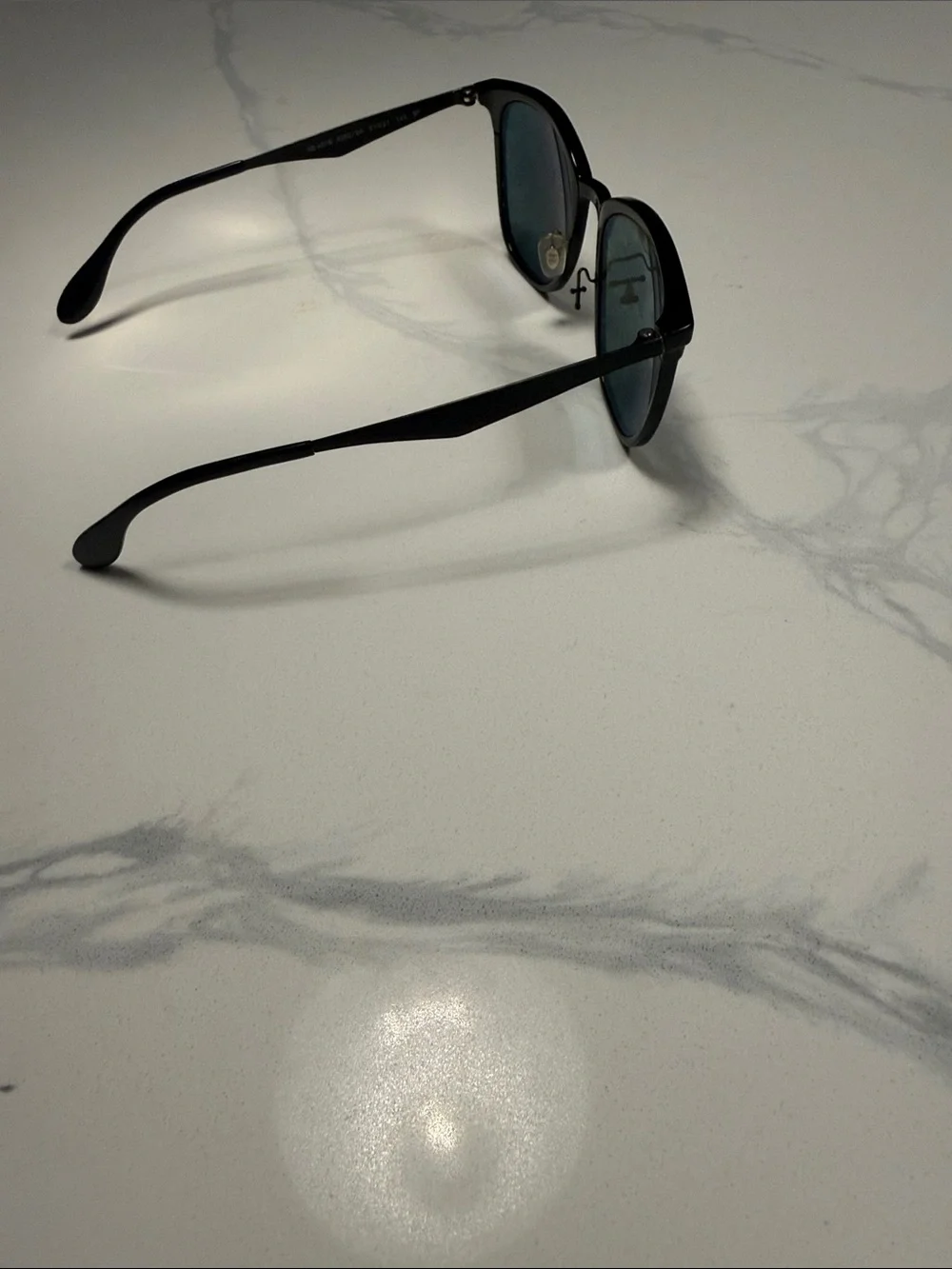Ray-Ban Black Polarized Men's Sunglasses - Classic Wayfarer Style